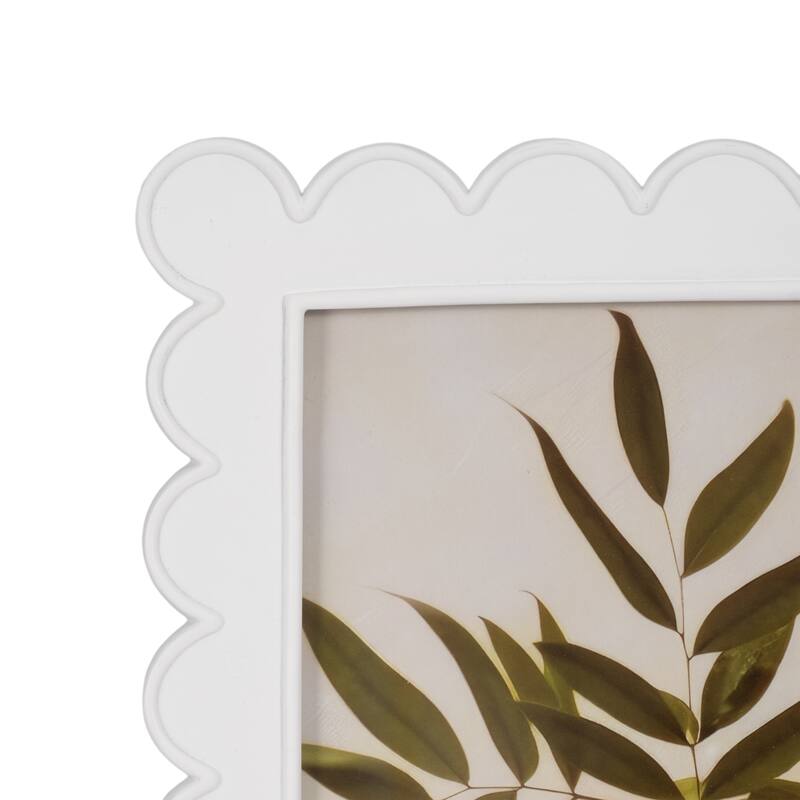 Resin Scalloped Edge Decorative Photo Frame - White