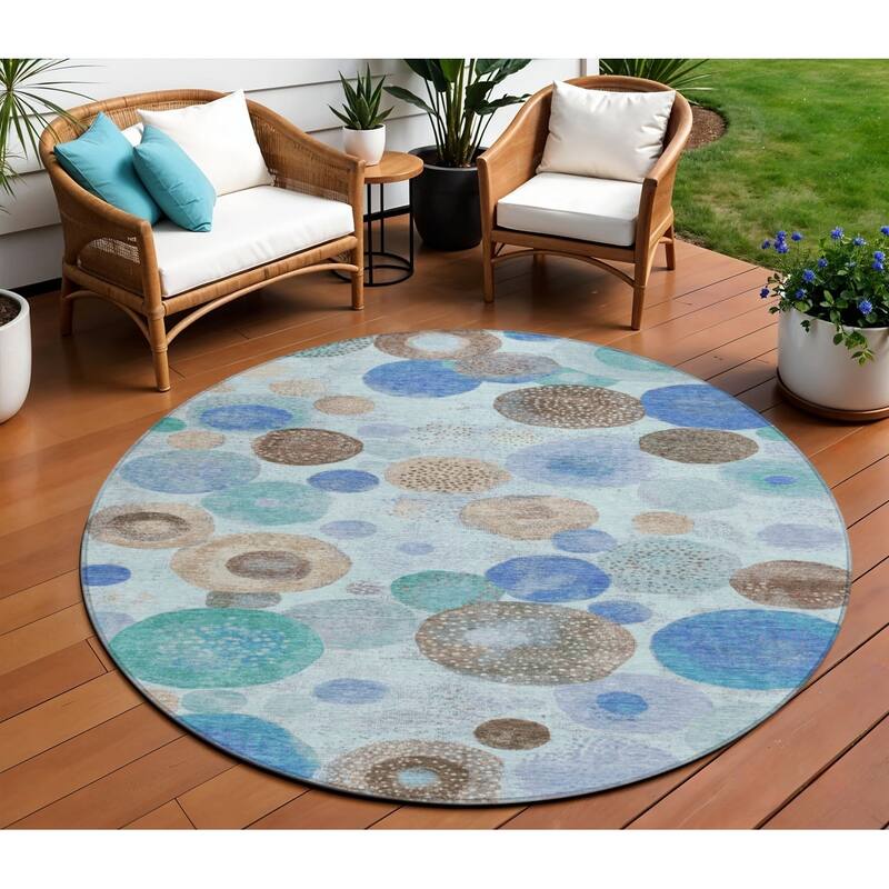 HomeRoots Geometric Transitional Rectangle Outdoor Rug - 8' Round