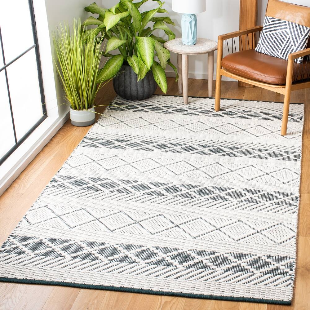 SAFAVIEH Handmade Natura Fazlie Moroccan Wool Rug