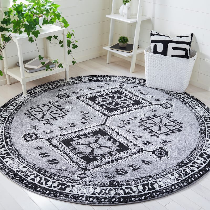 SAFAVIEH Vintage Hamadan Graine Traditional Rug - 6'7" Round - Grey/Black
