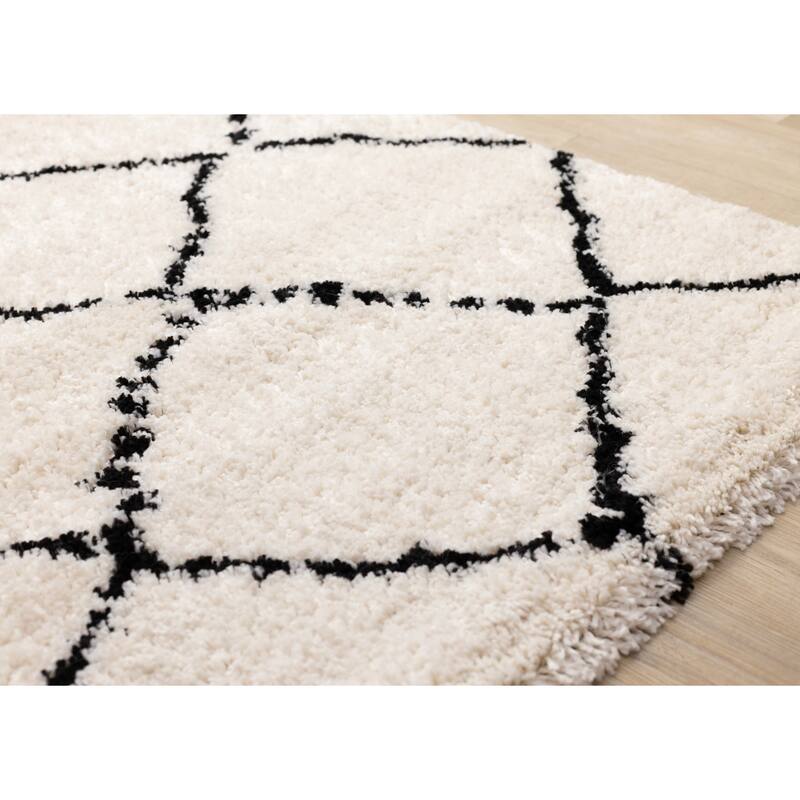 Cream Black Trellis Soft Shag Area Rug, 5'3" x 7'7"