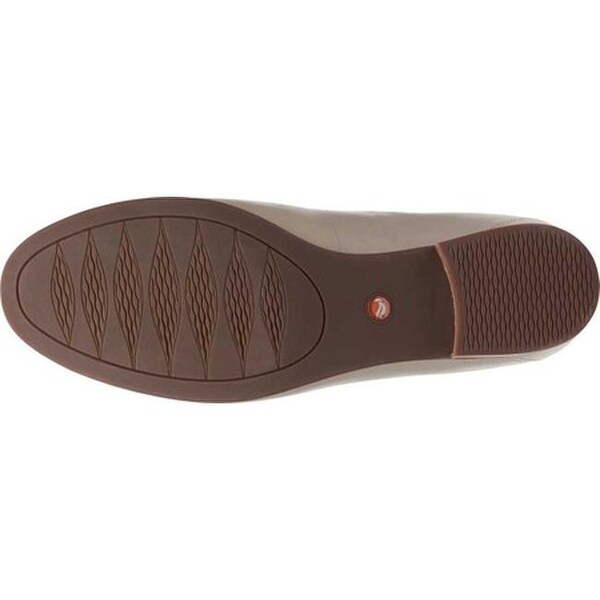 clarks un blush ease loafer