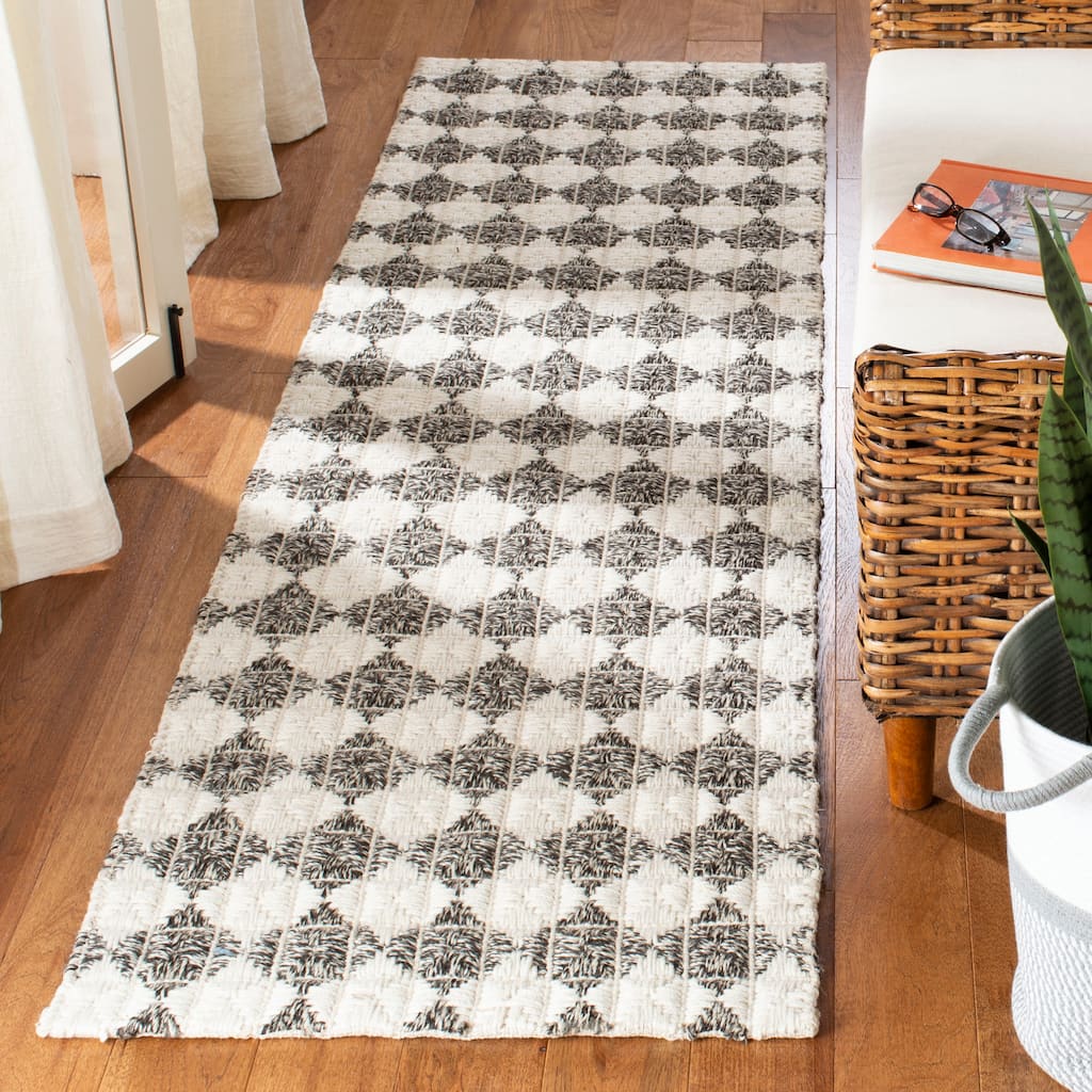 SAFAVIEH Handmade Natura Mariechen Wool Rug