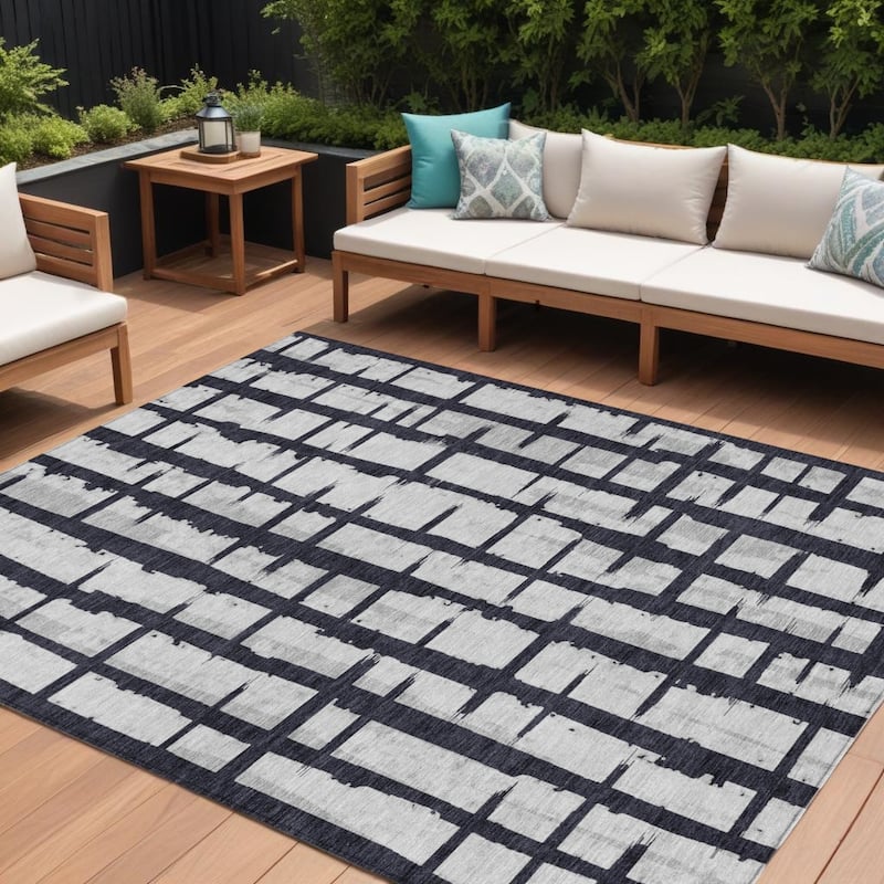HomeRoots Striped Transitional Rectangle Outdoor Rug - 8' X 10'