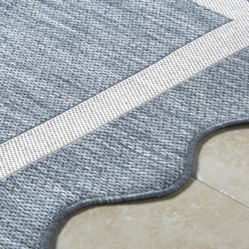 Livabliss Miami Beach Traditional Indoor / Outdoor Area Rug