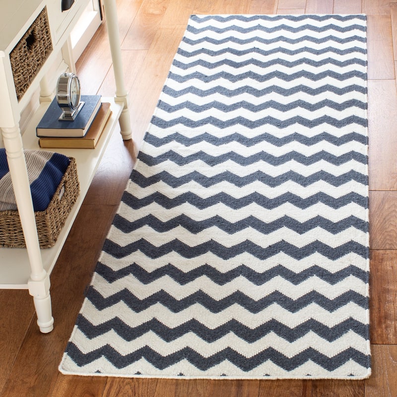 SAFAVIEH Handmade Flatweave Dhurries Kasturi Modern Wool Rug - 2'6" x 8' Runner - Ivory/Charcoal