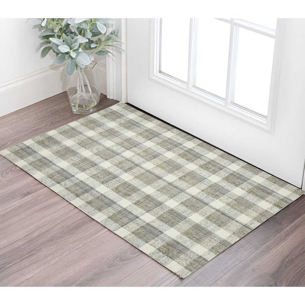 HomeRoots Plaid Transitional Rectangle Area Rug - 36.00 in. x 24.00 in. x 0.45 in.
