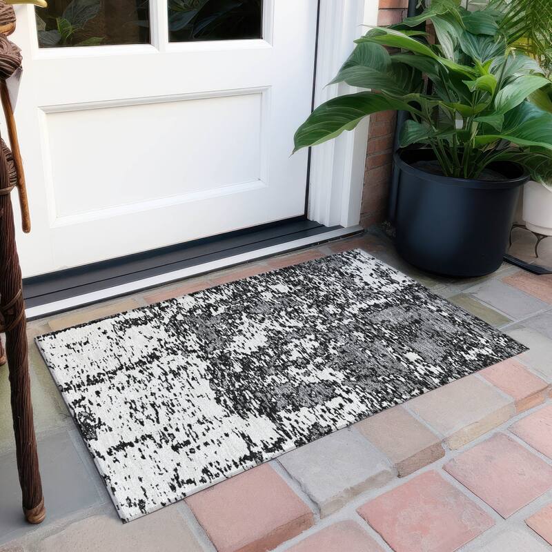 Machine Washable Indoor/ Outdoor Abstract Pixels Chantille Rug - Black - 1'8" x 2'6"