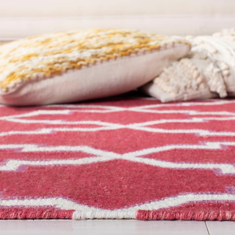 SAFAVIEH Handmade Flatweave Dhurries Gwendolene Modern Moroccan Wool Rug