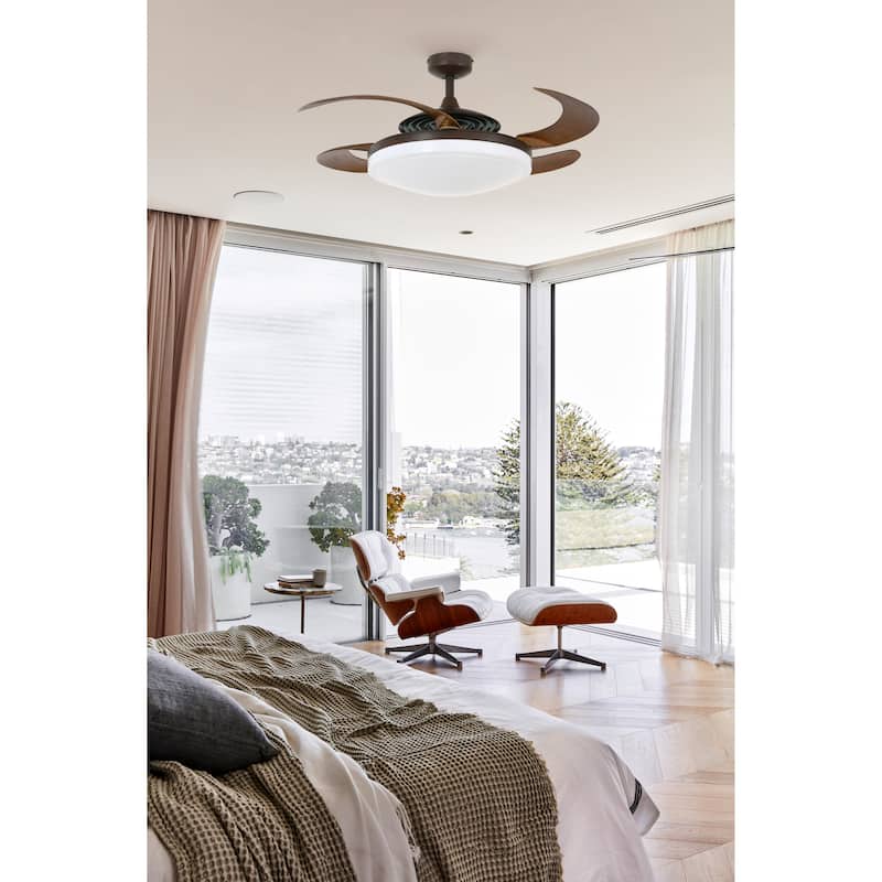 Fanaway Evo2 Retractable 4-blade Lighting with Remote Ceiling Fan