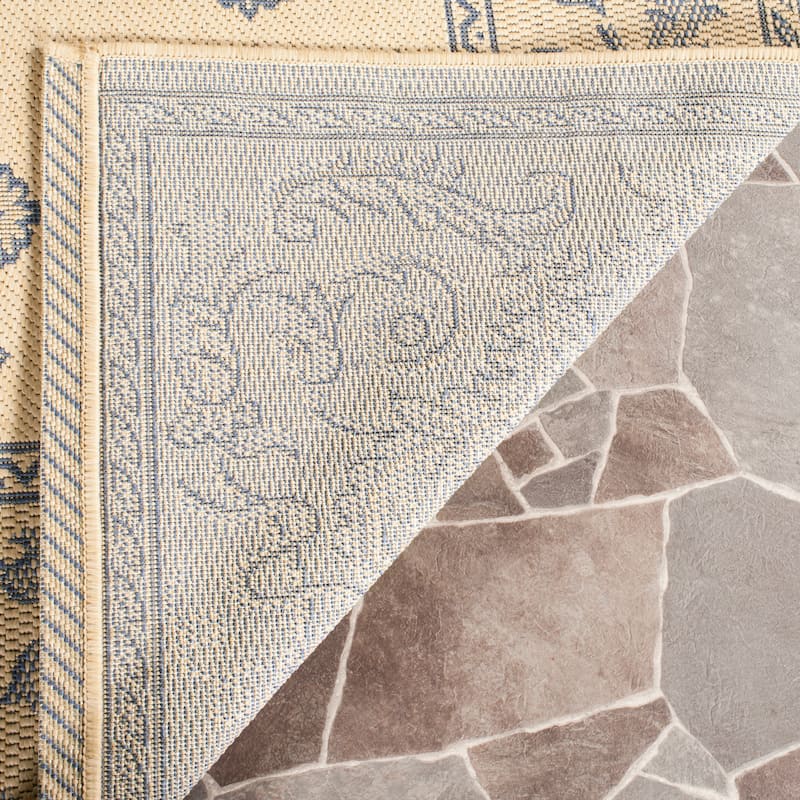 SAFAVIEH Courtyard Beverley Indoor/ Outdoor Waterproof Patio Backyard Rug
