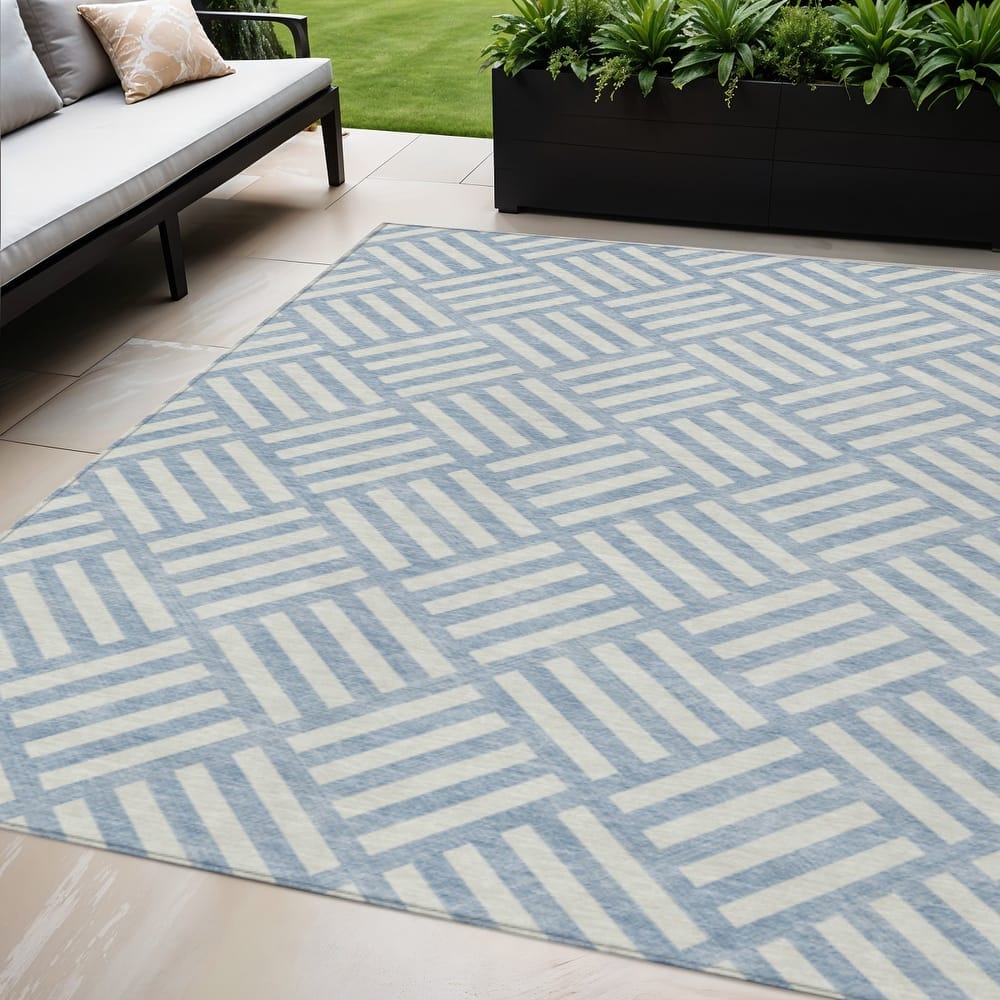 HomeRoots Geometric Transitional Rectangle Outdoor Rug
