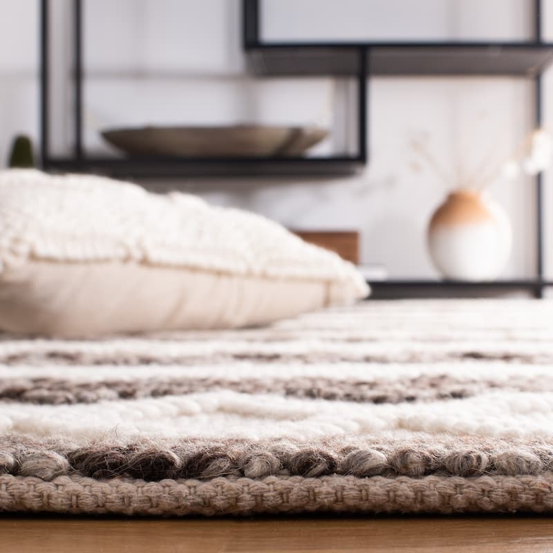 SAFAVIEH Handmade Natura Resmiye Wool Rug