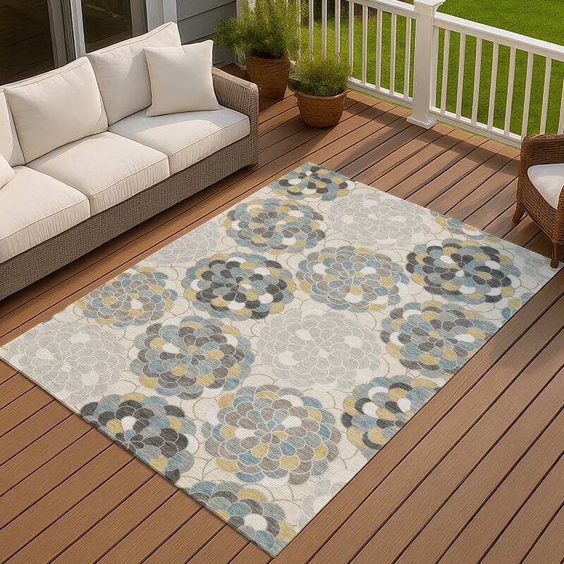 Machine Washable Indoor/ Outdoor Mosaic Cluster Chantille Rug