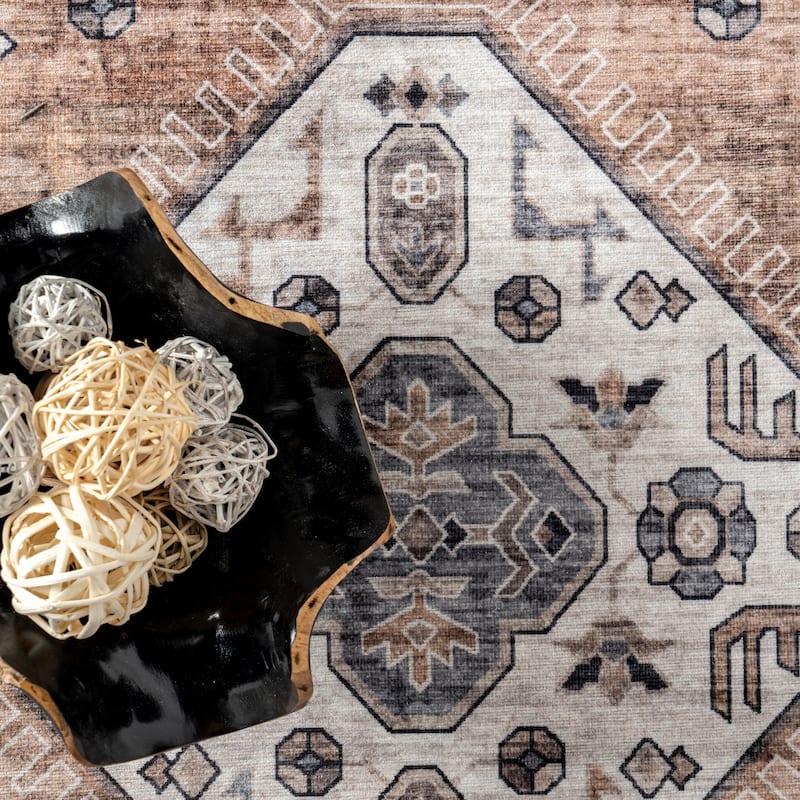 Nuloom Evelina Traditional SplashGuard Machine Washable Area Rug