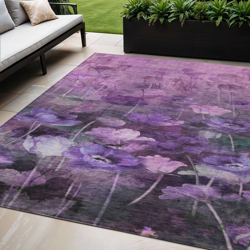 HomeRoots Floral Transitional Rectangle Outdoor Rug - 5' X 8'