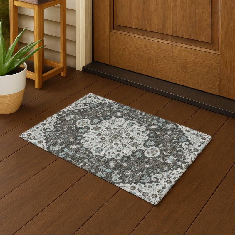 Machine Washable Indoor/ Outdoor Traditional Savannah Chantille Rug - Silver - 1'8" x 2'6"