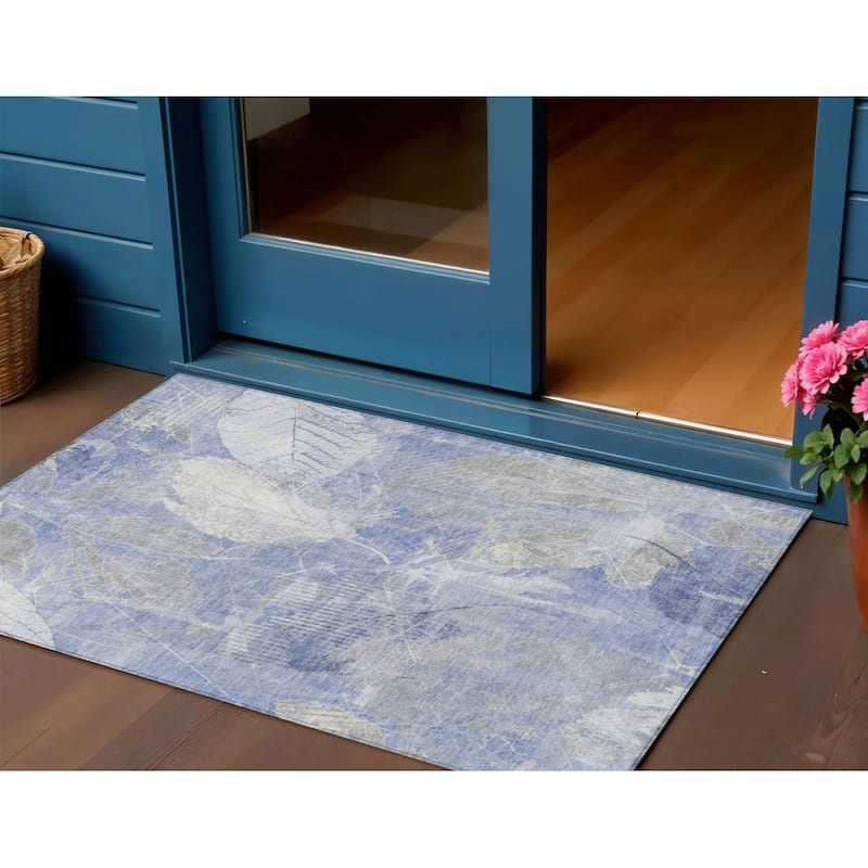 HomeRoots Floral Transitional Rectangle Outdoor Rug - 3' x 5'