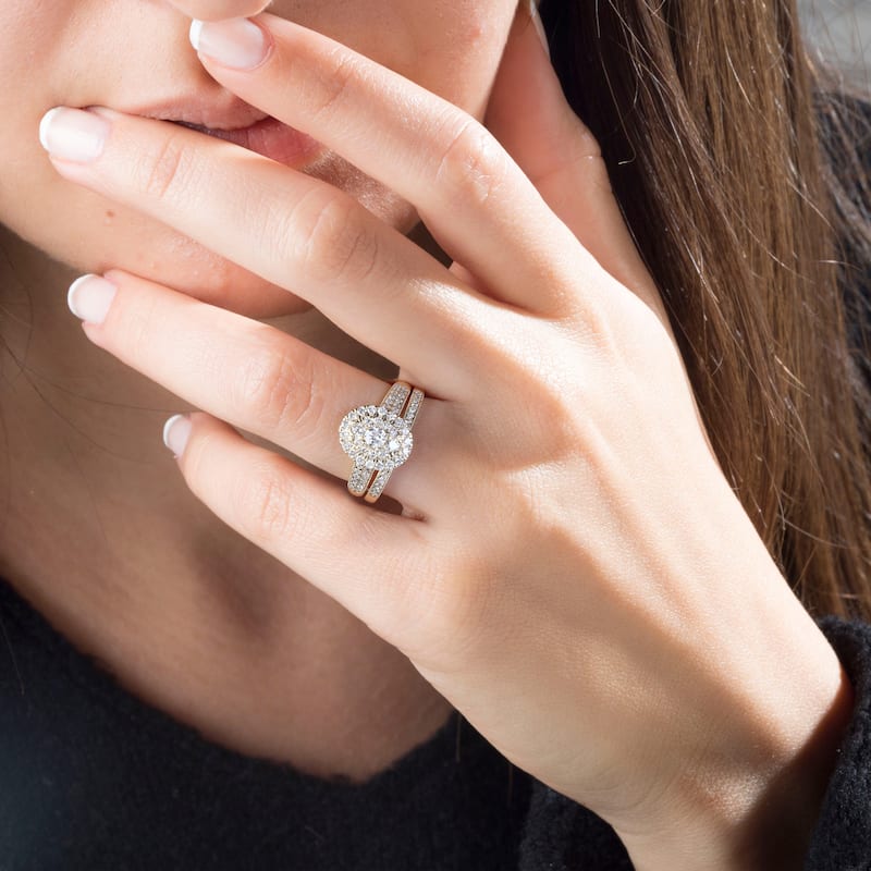 IGI Certified 1ct TDW Diamond Oval Frame Halo Bridal Set in 14K Gold for Women