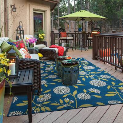 Catalina Chrysanthemum Floral Indoor/ Outdoor Rug