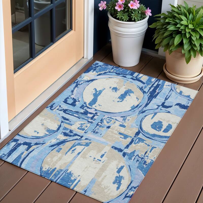 HomeRoots Geometric Transitional Rectangle Outdoor Rug - 3' x 5'