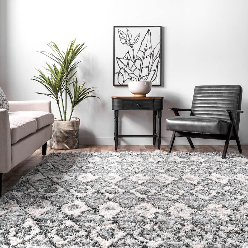 Nuloom Yani Soft & Cozy Diamond Shag Tassel Area Rug