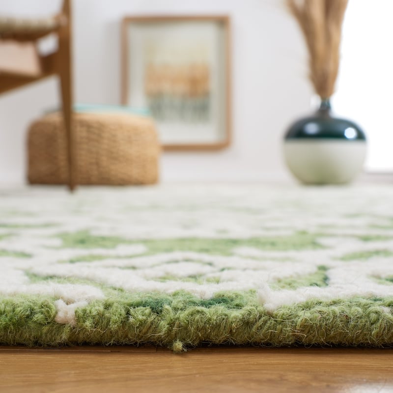 SAFAVIEH, Handmade Blossom Vesela Modern Floral Wool Rug