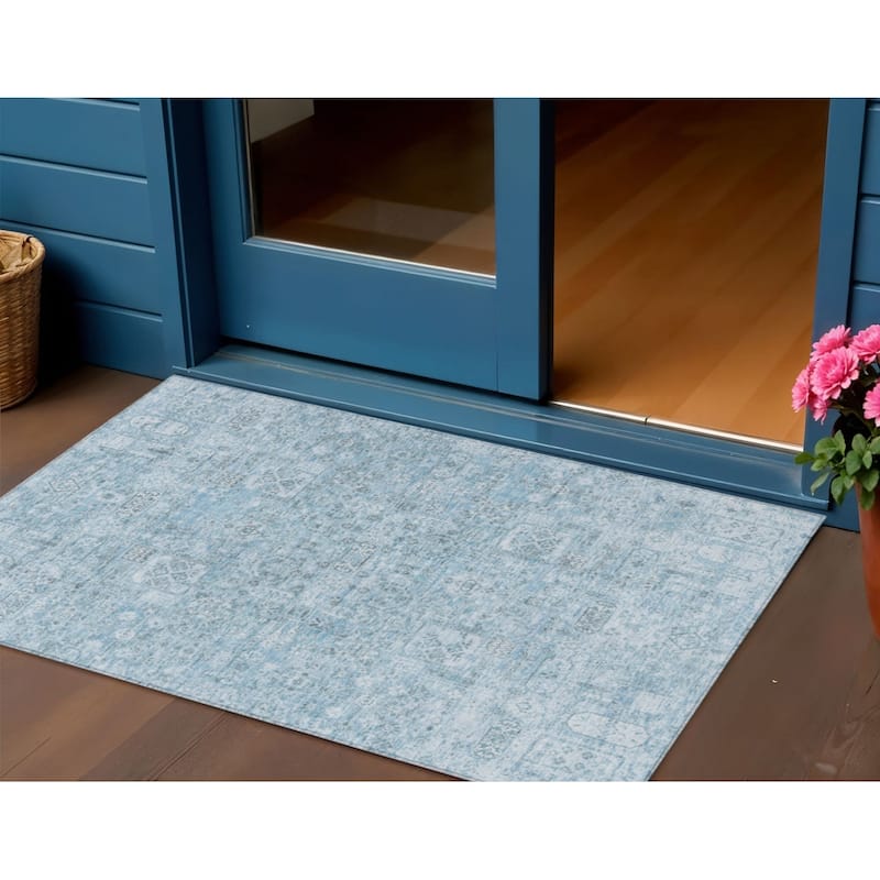 HomeRoots Floral Transitional Rectangle Outdoor Rug - 3' x 5'