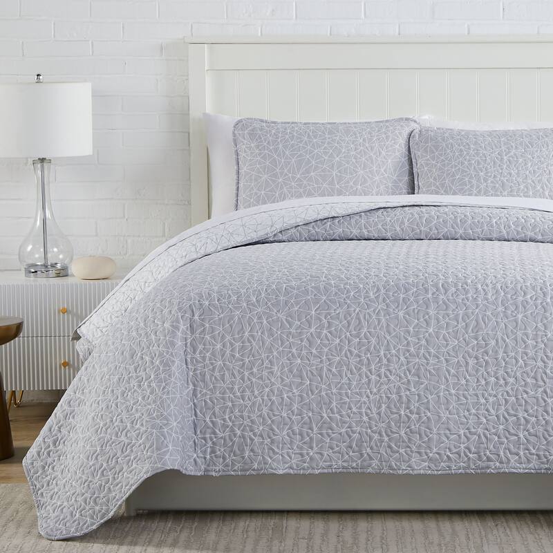 Geometric Maze Quilt and Sham Set - Grey - King - Cal King