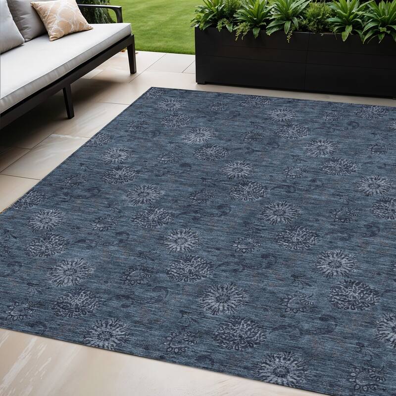HomeRoots Floral Transitional Rectangle Outdoor Rug - 5' X 8'