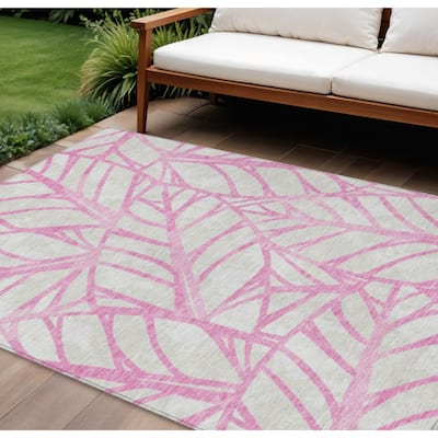 HomeRoots Floral Transitional Rectangle Outdoor Rug