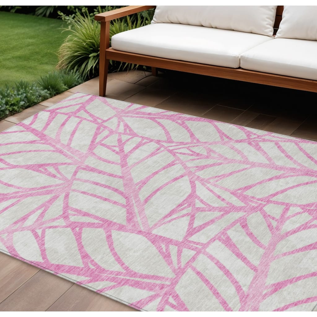 HomeRoots Floral Transitional Rectangle Outdoor Rug