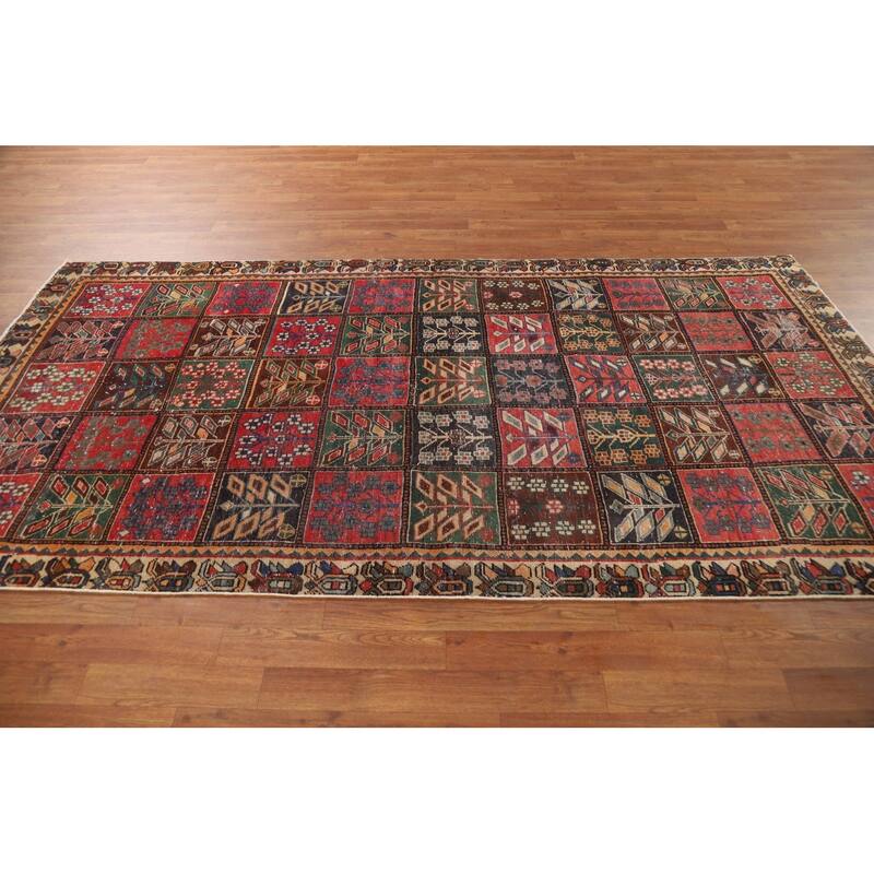 Traditional Bakhtiari Persian Vintage Rug Hand-Knotted Wool Carpet - 4'6"x 8'10"