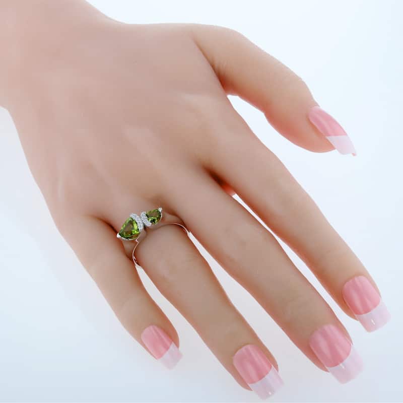 Sterling Silver 1.5 ct Peridot Birthstone Ring