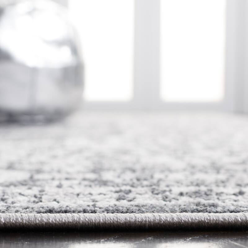 SAFAVIEH Toscana Arie Oriental Rug