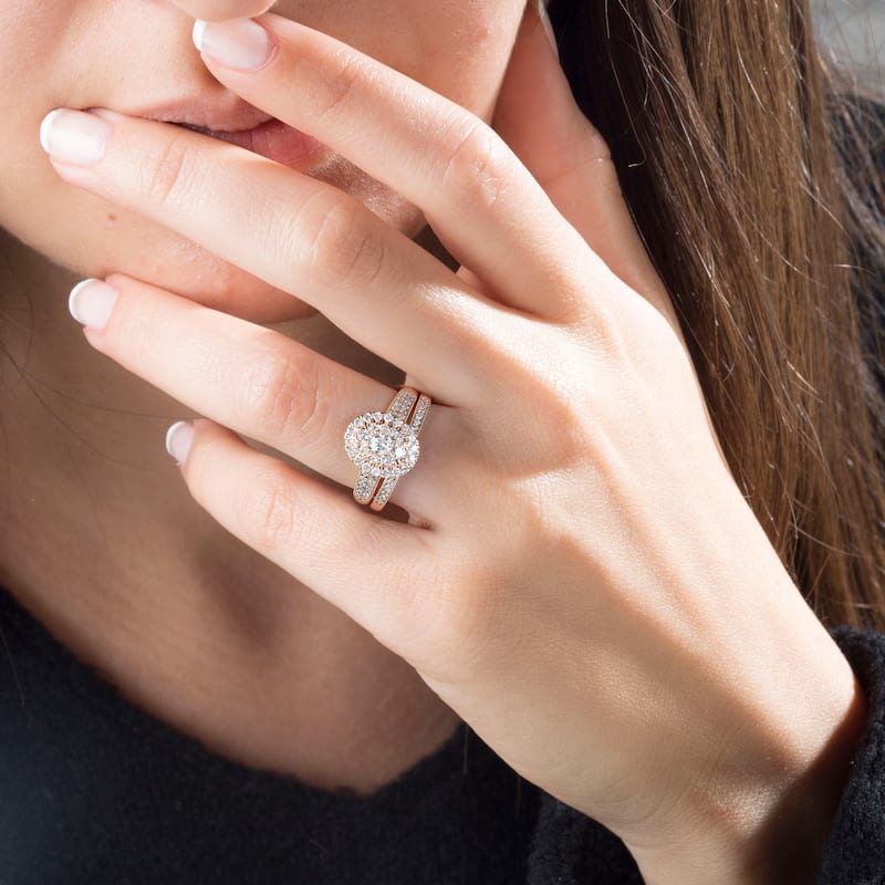 IGI Certified 1ct TDW Diamond Oval Frame Halo Bridal Set in 14K Gold for Women