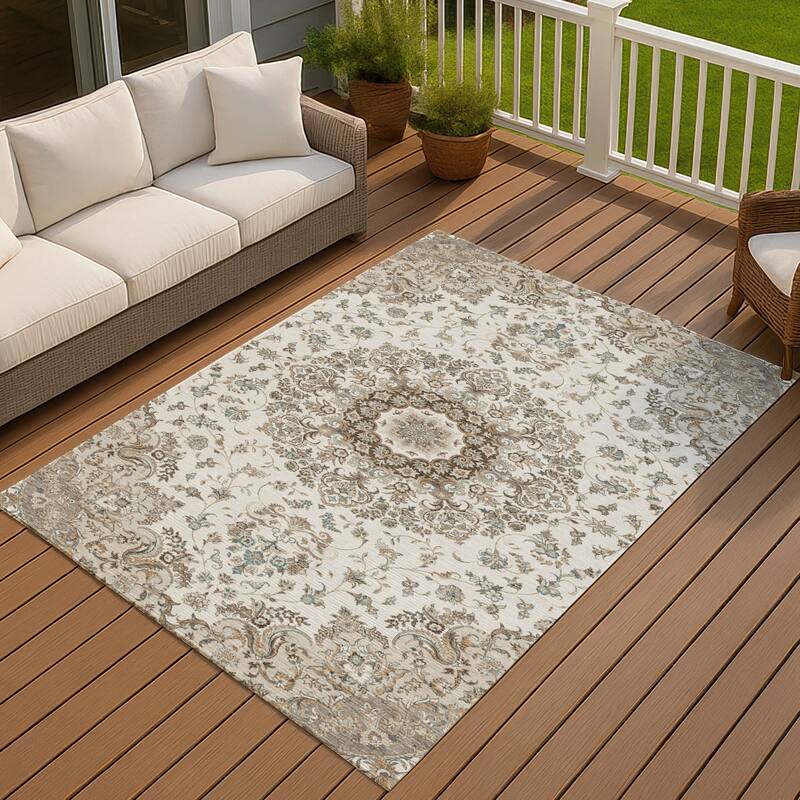 Machine Washable Indoor/ Outdoor Traditional Niko Chantille Rug
