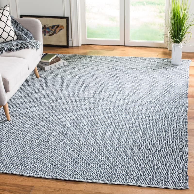 SAFAVIEH Montauk Glyn Handmade Cotton Area Rug - 6' x 9' - Ivory/Navy