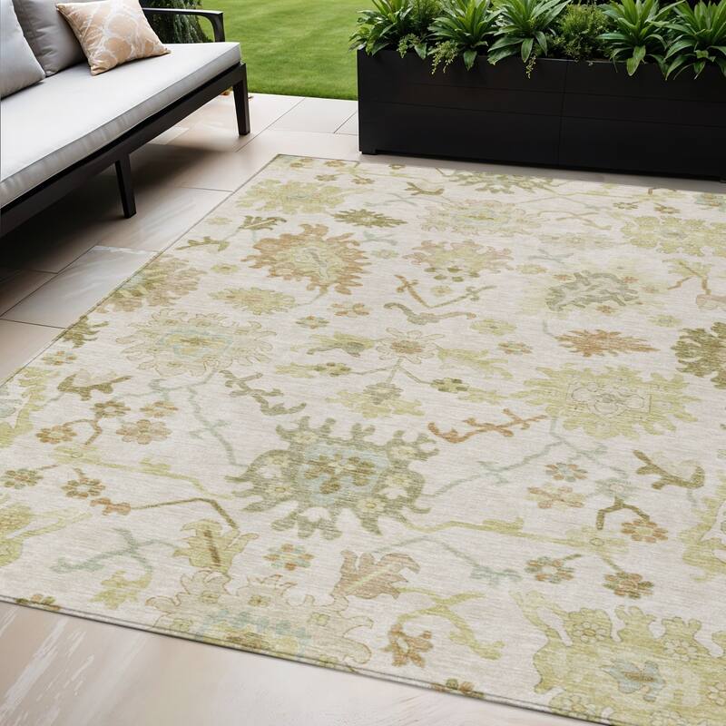 HomeRoots Floral Traditional Rectangle Outdoor Rug - 5' X 8'