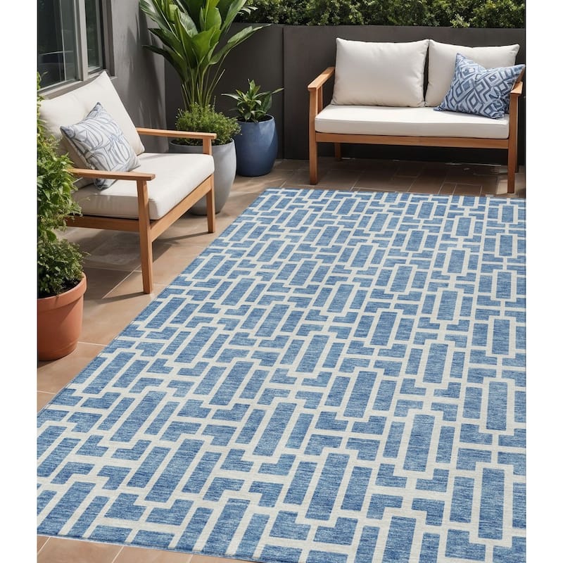 HomeRoots Geometric Transitional Rectangle Outdoor Rug - 5' X 8'