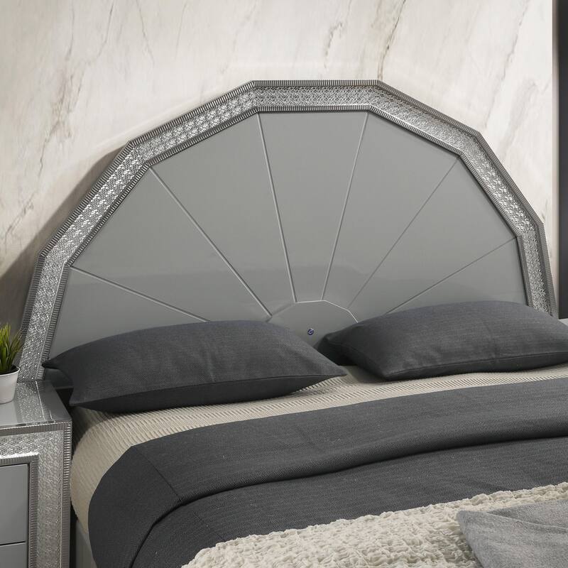 Furniture of America Rosdale Glam 5-Piece Metallic Grey Wood 7-Sided LED Headboard Platform Bedroom Set with Rectangular Mirror