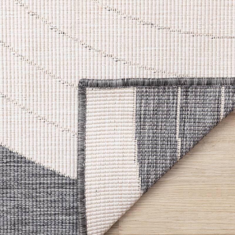 Grey White Double Arches Indoor/Outdoor Rug
