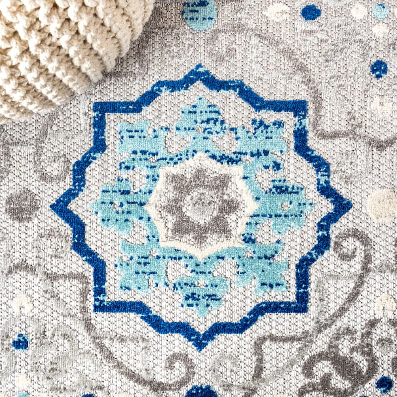 JONATHAN Y Julien Medallion Indoor/Outdoor Area Rug