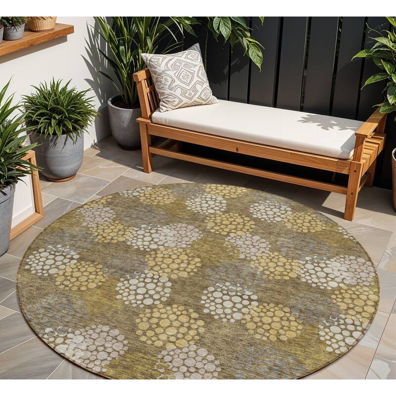 HomeRoots Polka Dot Transitional Rectangle Outdoor Rug - 8' Round