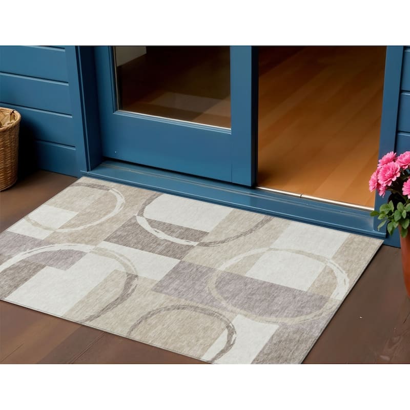 HomeRoots Geometric Modern Rectangle Outdoor Rug - 3' x 5'