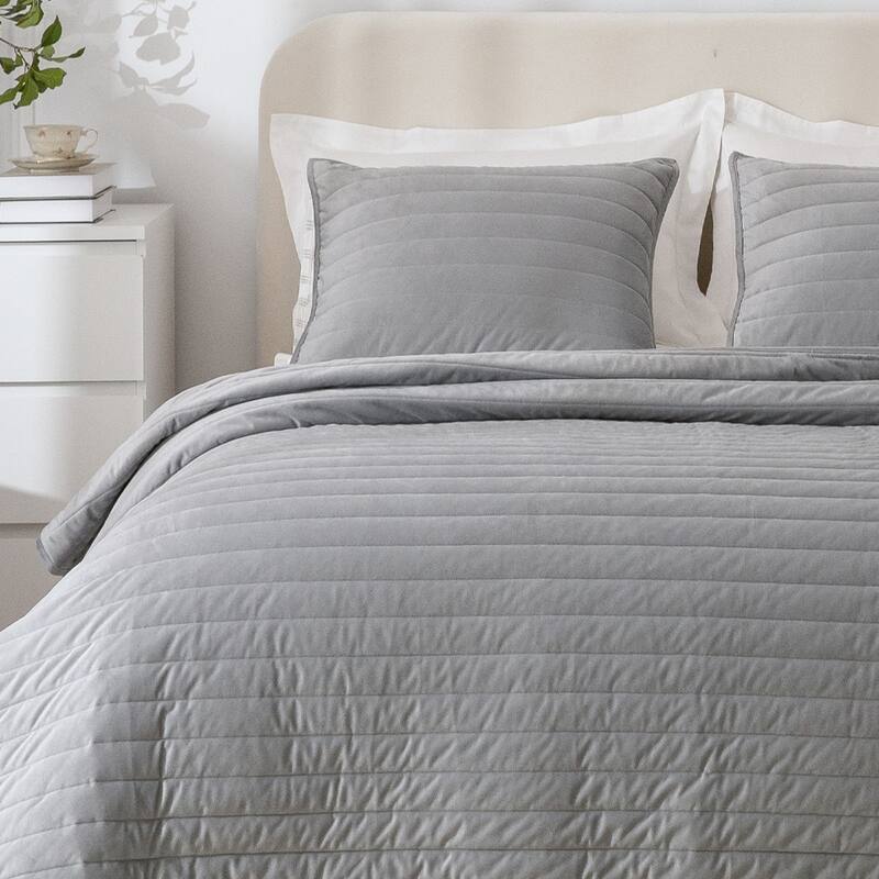 Wonderful Velvet 3 Piece Quilt Set