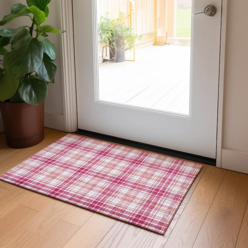 Machine Washable Indoor/ Outdoor Plaid Chantille Rug - Blush - 1'8" x 2'6"