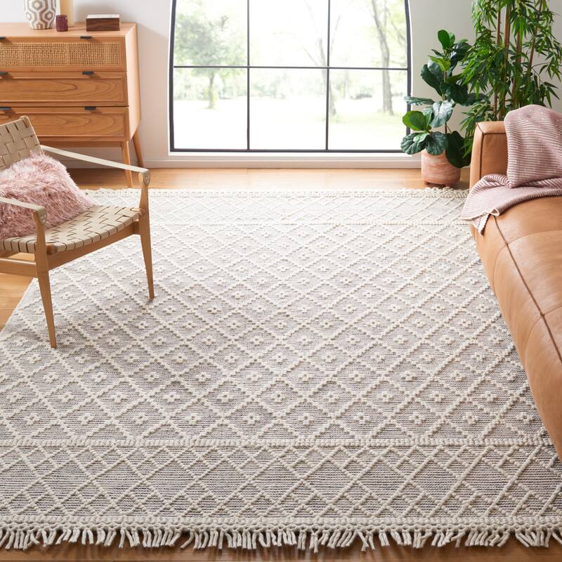 SAFAVIEH Handmade Vermont Gillian Boho Wool Fringe Rug - 8' x 10' - Ivory/Grey