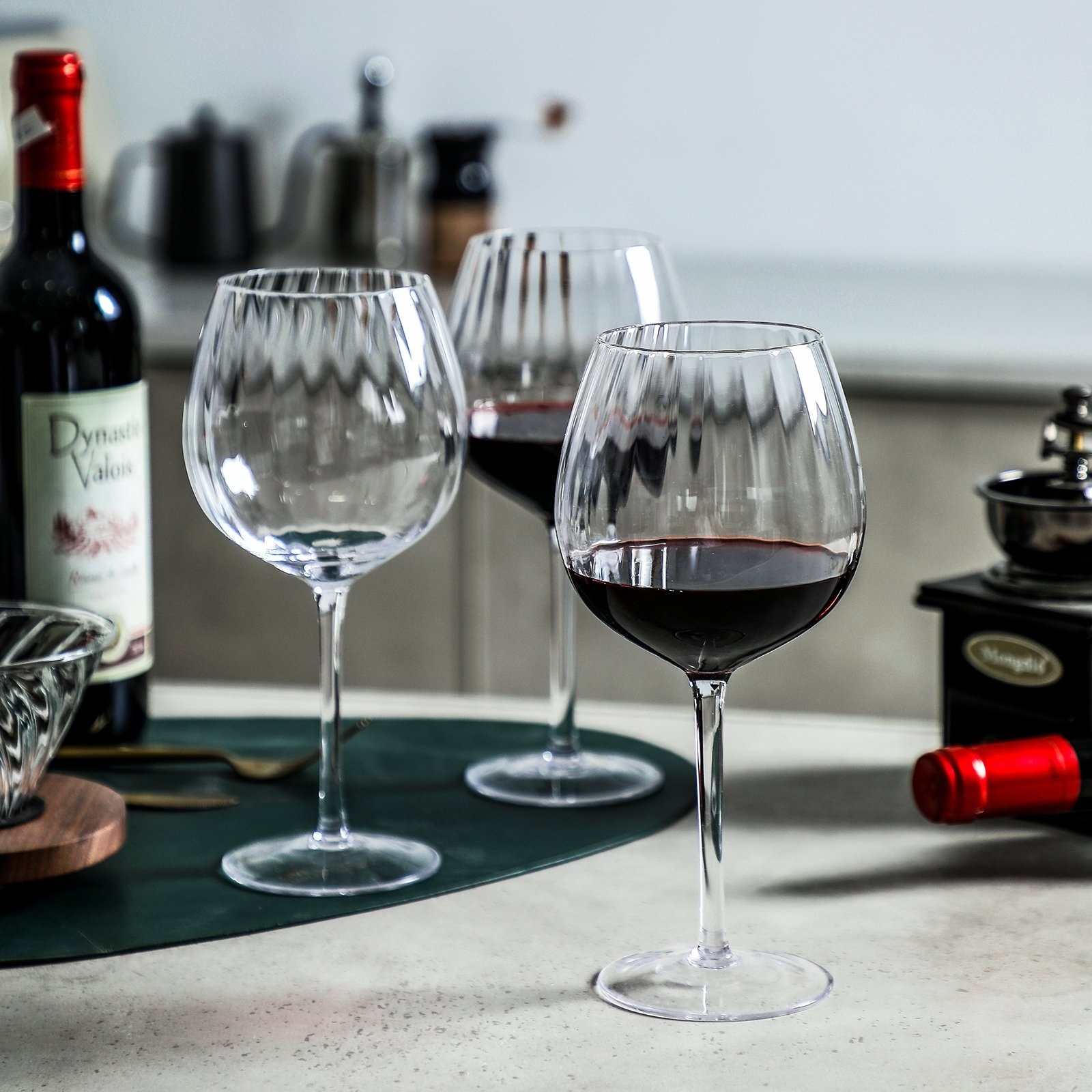 https://ak1.ostkcdn.com/images/products/is/images/direct/660c61b825c8dc3ef2d62d227da4f11cfe6bd09c/Ribbed-Optic-Wine-Glasses-set-of-4.jpg