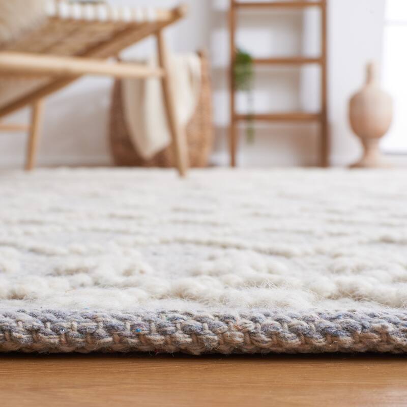 SAFAVIEH Handmade Natura Carys Boho Wool Rug